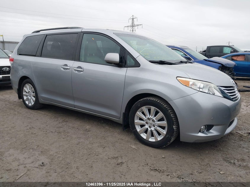 5TDDK3DC1CS035987 2012 TOYOTA SIENNA photo no. 10