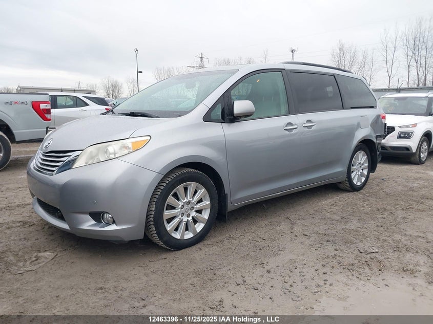5TDDK3DC1CS035987 2012 TOYOTA SIENNA photo no. 2