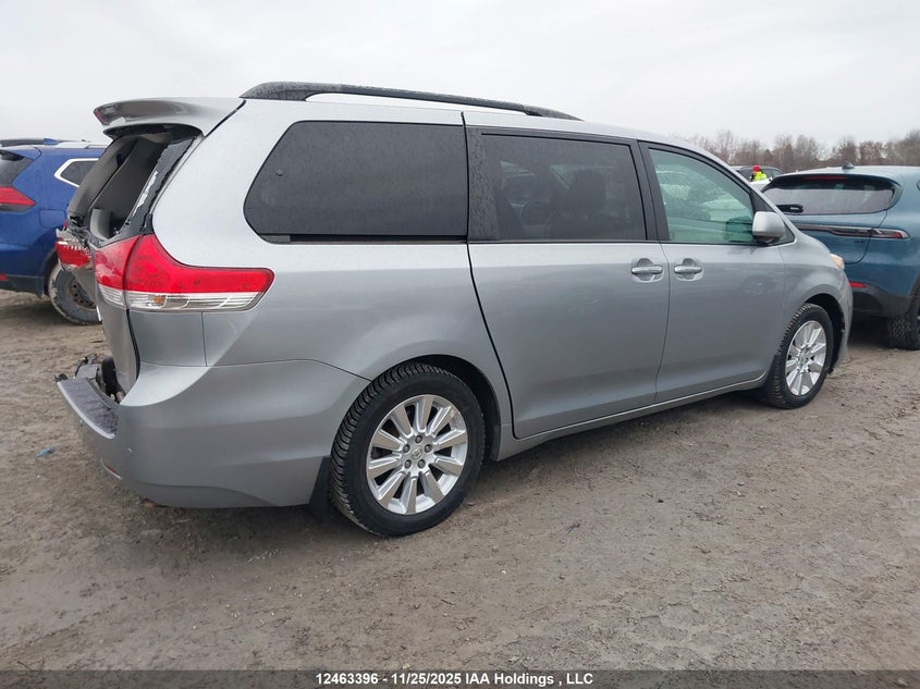 5TDDK3DC1CS035987 2012 TOYOTA SIENNA photo no. 4