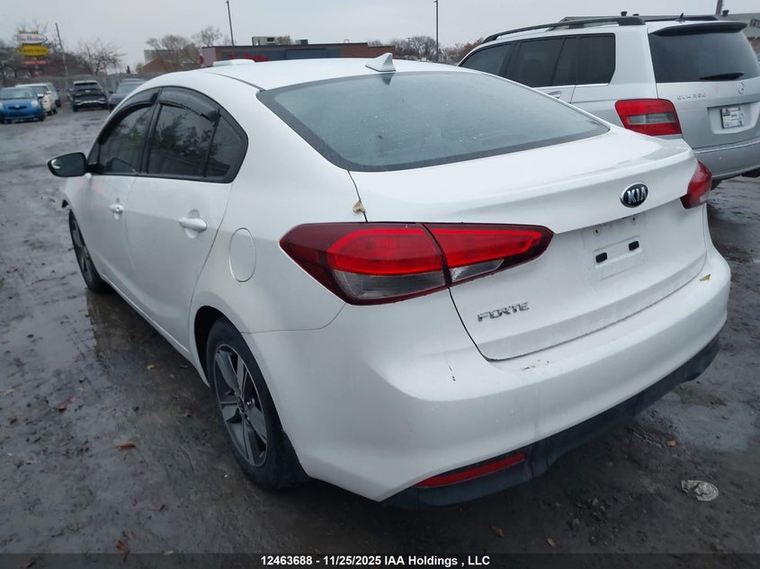 3KPFL4A73JE181690 2018 KIA FORTE photo no. 3
