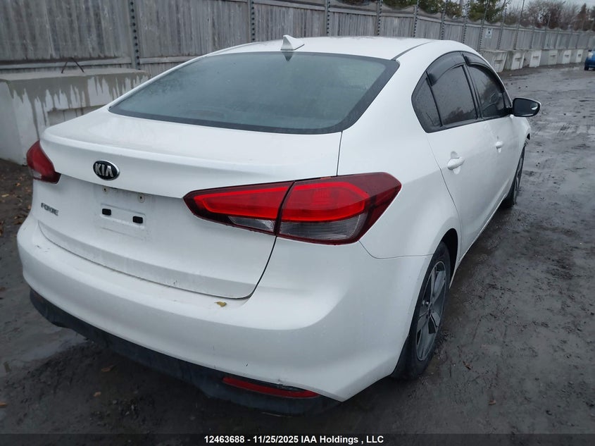 3KPFL4A73JE181690 2018 KIA FORTE photo no. 4