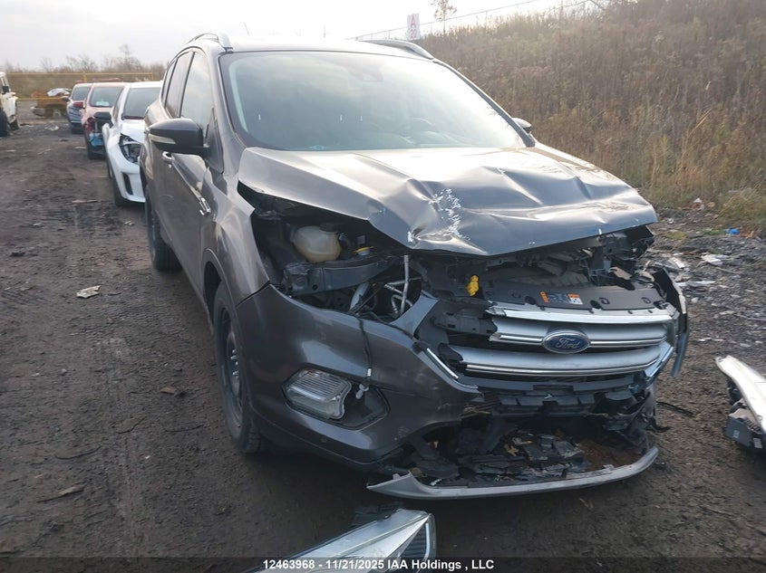 1FMCU0J96HUB11280 2017 FORD ESCAPE photo no. 2