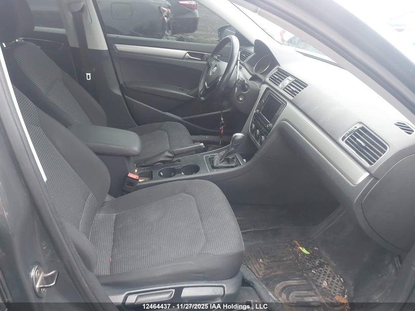 1VWAT7A35HC047674 2017 VOLKSWAGEN PASSAT photo no. 5