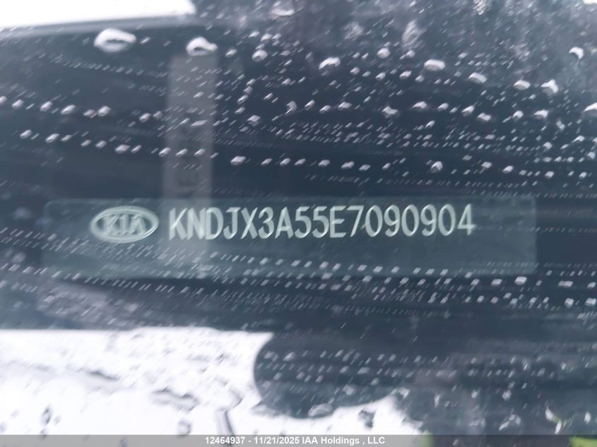 2014 Kia Soul Sx/Sx Luxury/Two-Tone Fathom Blue/White Special Edition/Two-Tone Inferno Red VIN: KNDJX3A55E7090904 Lot: 12464937