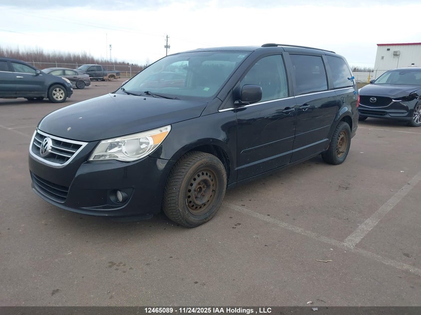 2V4RW5DX4AR227103 2010 VOLKSWAGEN ROUTAN photo no. 2