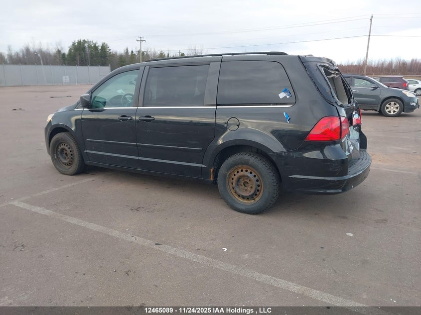 2V4RW5DX4AR227103 2010 VOLKSWAGEN ROUTAN photo no. 3