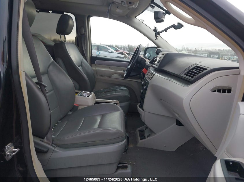 2V4RW5DX4AR227103 2010 VOLKSWAGEN ROUTAN photo no. 5