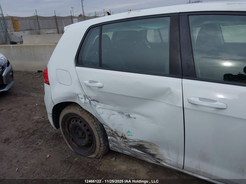 3VWG17AU8JM276489 2018 VOLKSWAGEN GOLF photo no. 17