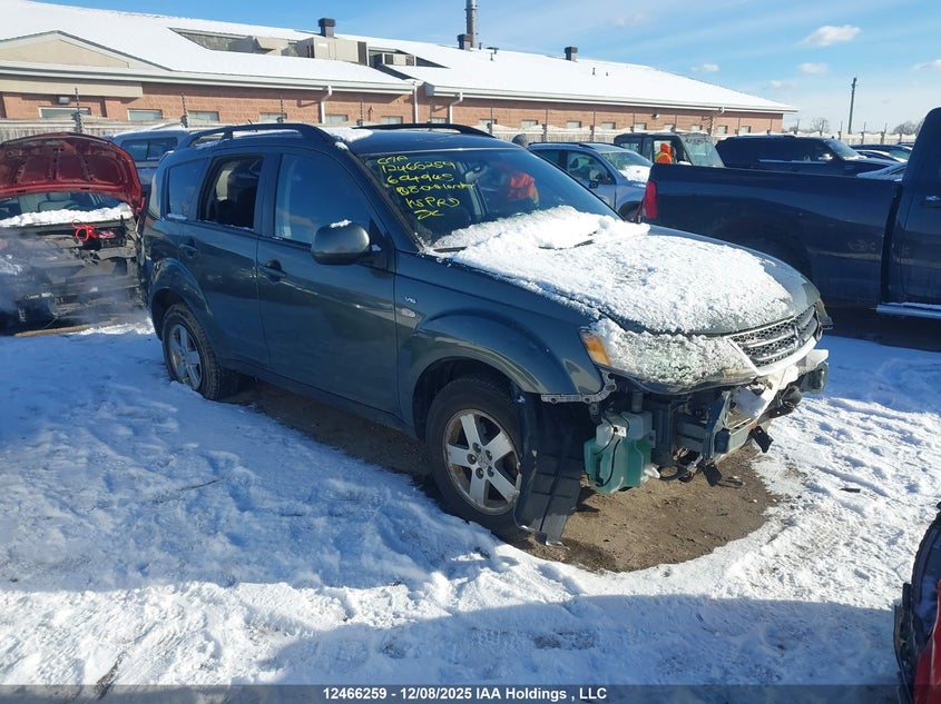 JA4MT31X98Z604945 MITSUBISHI OUTLANDER Photo 1