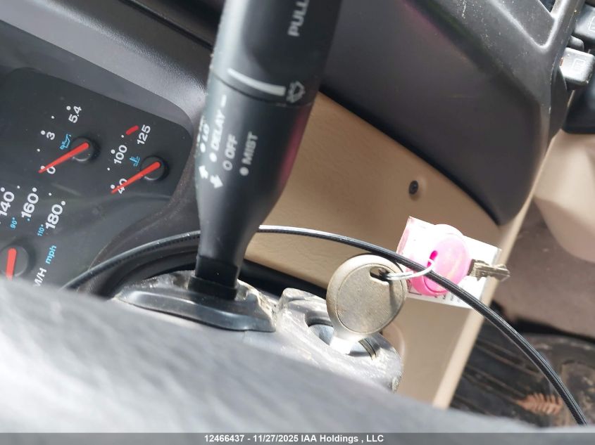 2002 Jeep Wrangler / Tj Sahara VIN: 1J4FA59S72P733935 Lot: 12466437