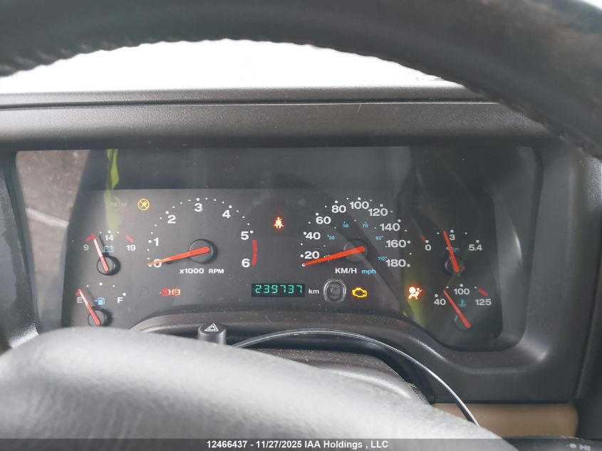 2002 Jeep Wrangler / Tj Sahara VIN: 1J4FA59S72P733935 Lot: 12466437