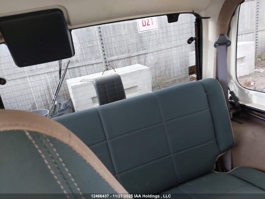 2002 Jeep Wrangler / Tj Sahara VIN: 1J4FA59S72P733935 Lot: 12466437