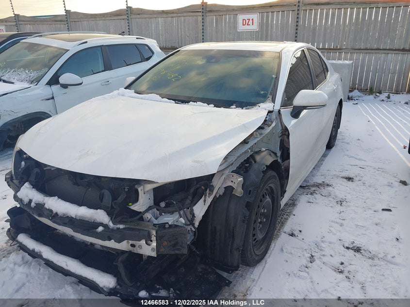4T1B11HK9JU598452 2018 TOYOTA CAMRY photo no. 2