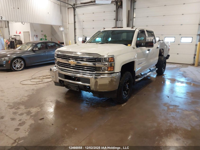 1GC1KUEG2JF127794 2018 CHEVROLET SILVERADO photo no. 2