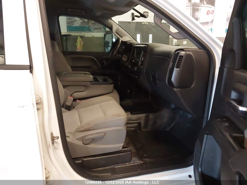 1GC1KUEG2JF127794 2018 CHEVROLET SILVERADO photo no. 5