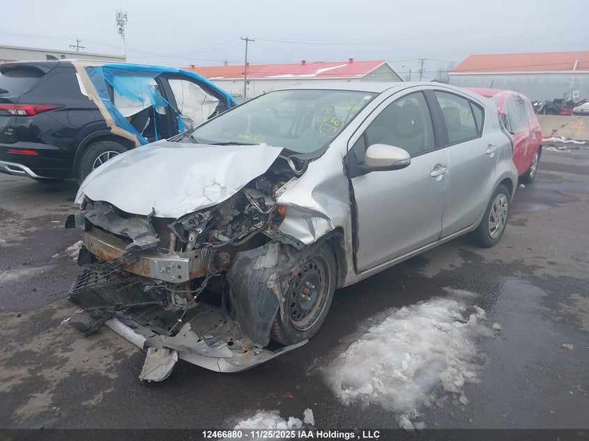 JTDKDTB30F1585123 2015 TOYOTA PRIUS C photo no. 2