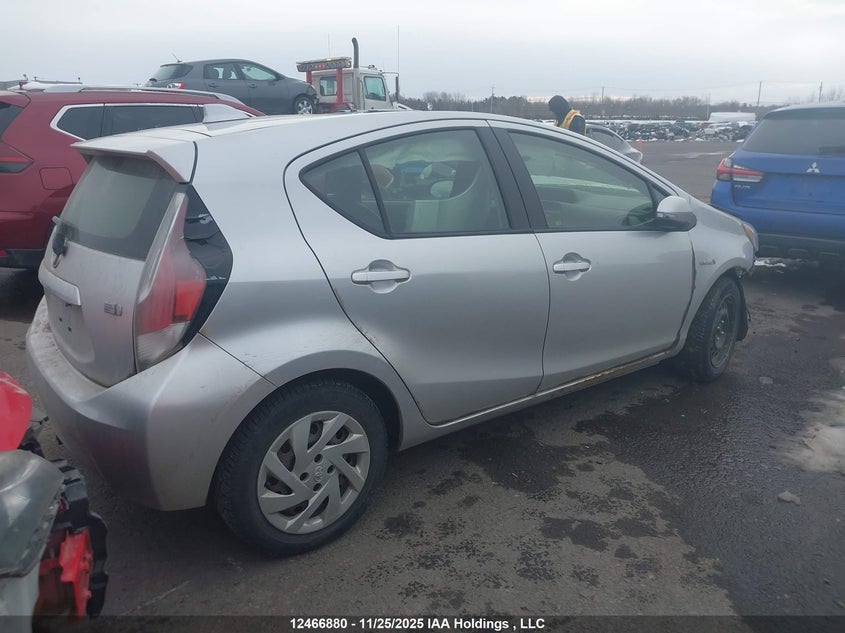 JTDKDTB30F1585123 2015 TOYOTA PRIUS C photo no. 4