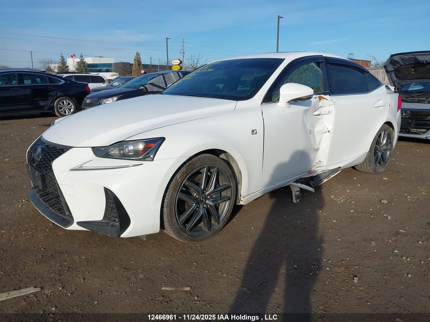 JTHCE1D21H5013210 2017 LEXUS IS photo no. 2