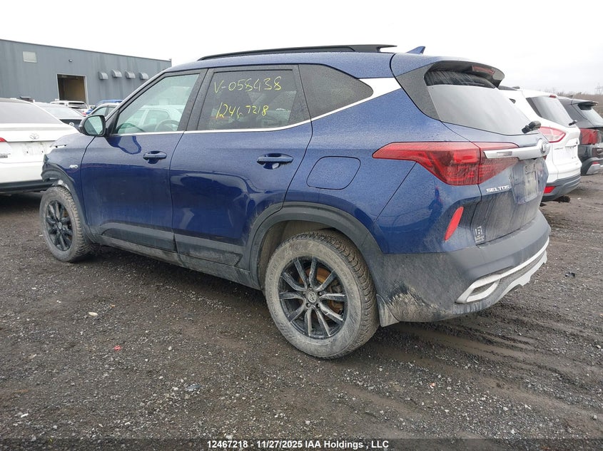 KNDEUCAAXM7058438 2021 KIA SELTOS photo no. 3