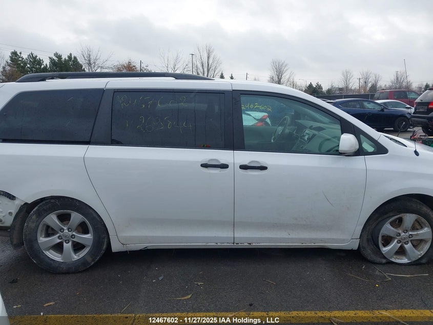 5TDZK3DC1CS269844 2012 TOYOTA SIENNA photo no. 13