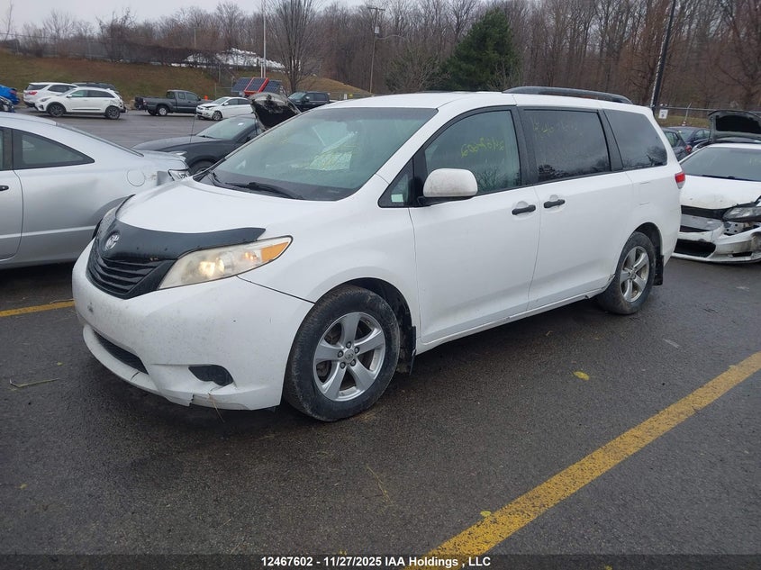 5TDZK3DC1CS269844 2012 TOYOTA SIENNA photo no. 2