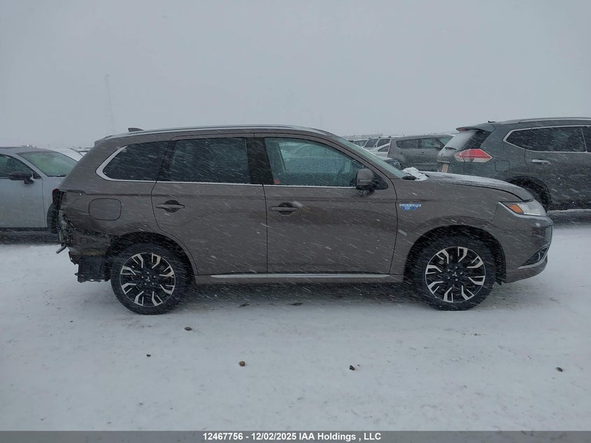 JA4J24A50JZ608026 2018 MITSUBISHI OUTLANDER photo no. 14