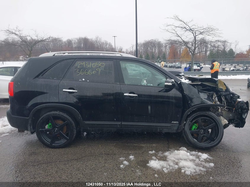 2013 Kia Sorento Ex Luxury V6/Ex V6 VIN: 5XYKUDA20DG366609 Lot: 12431050X