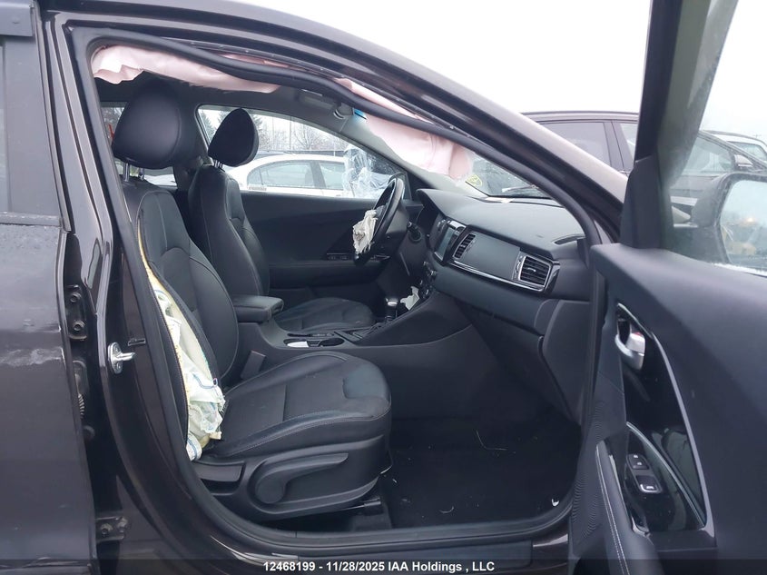 KNDCC3LC3K5289246 2019 KIA NIRO photo no. 5