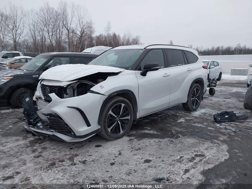 5TDLZRBH1NS180457 2022 TOYOTA HIGHLANDER photo no. 2