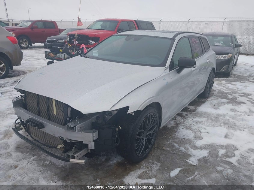 YV1A22SM5M2437345 2021 VOLVO V60 photo no. 2