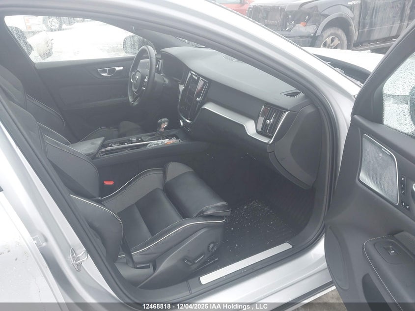 YV1A22SM5M2437345 2021 VOLVO V60 photo no. 5