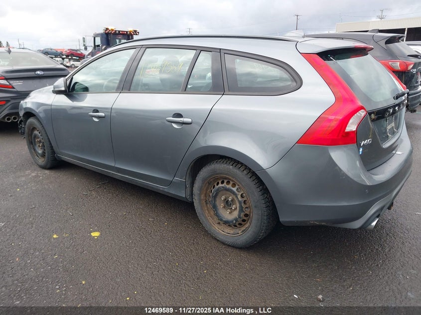 YV149MSLXJ2388490 2018 VOLVO V60 photo no. 3