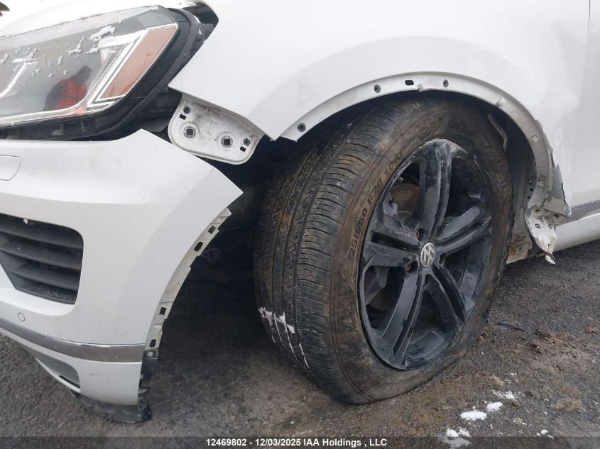 2017 Volkswagen Touareg 3.6L Wolfsburg Edition VIN: WVGRF7BP9HD000409 Lot: 12469802