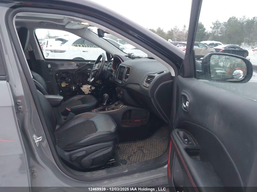 3C4NJDDB6KT666999 2019 JEEP COMPASS photo no. 5