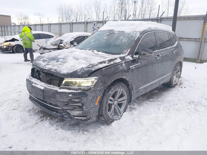3VV4B7AX3JM142939 2018 VOLKSWAGEN TIGUAN photo no. 2
