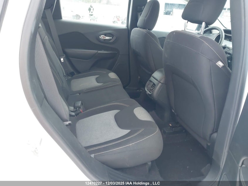 1C4PJLAS6GW350897 2016 JEEP CHEROKEE photo no. 8
