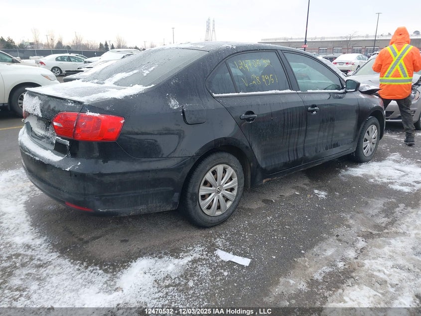 3VW1K7AJ4DM282951 2013 VOLKSWAGEN JETTA photo no. 4