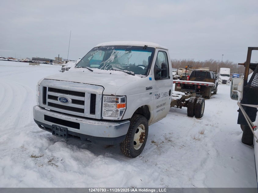 1FDWE4F67KDC51989 2019 FORD ECONOLINE photo no. 2