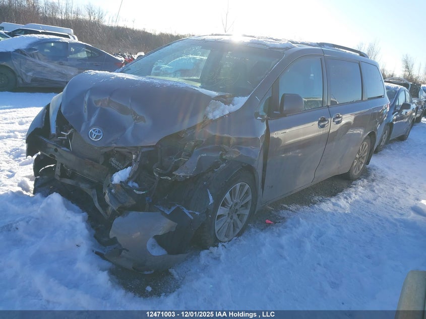 5TDJK3DC7DS051177 2013 TOYOTA SIENNA photo no. 2