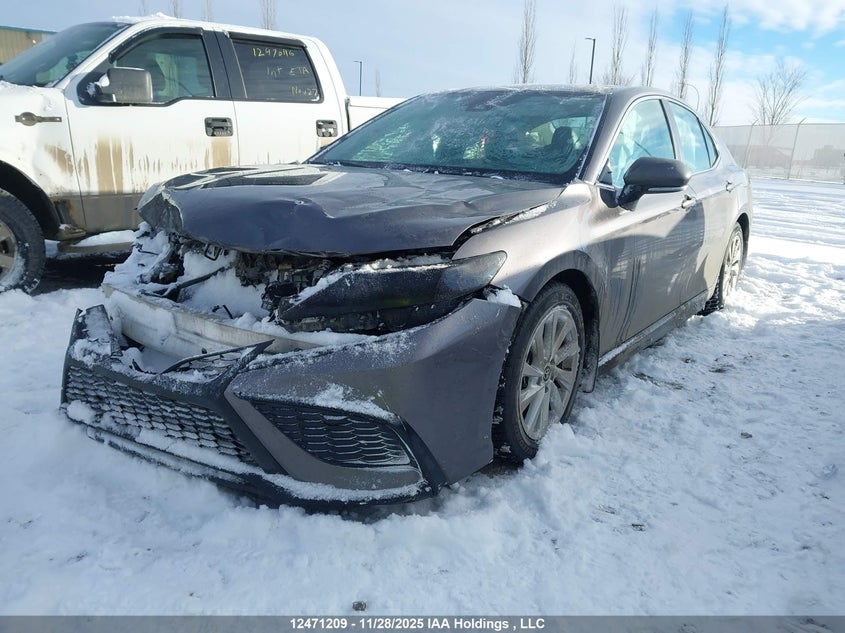 4T1G11AK4NU703078 2022 TOYOTA CAMRY photo no. 2
