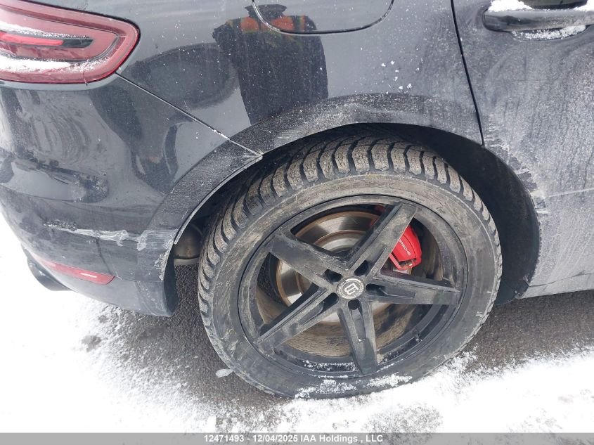 2017 Porsche Macan Turbo/Turbo W/Performance Package VIN: WP1AF2A58HLB61827 Lot: 12471493