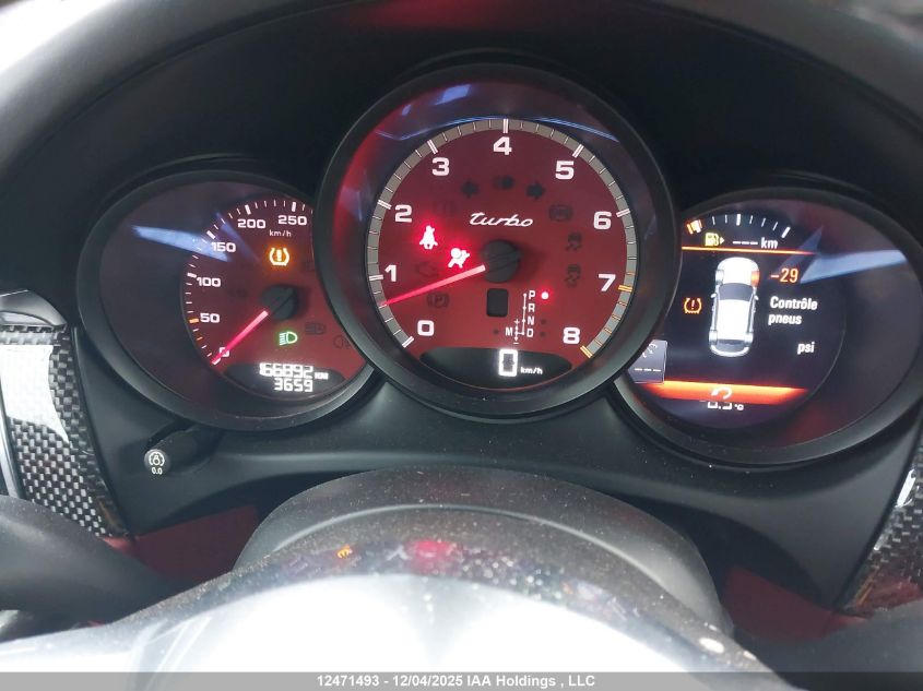 2017 Porsche Macan Turbo/Turbo W/Performance Package VIN: WP1AF2A58HLB61827 Lot: 12471493