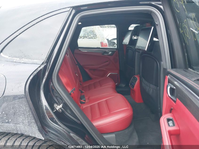 2017 Porsche Macan Turbo/Turbo W/Performance Package VIN: WP1AF2A58HLB61827 Lot: 12471493