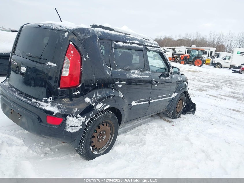 KNDJT2A66D7628393 2013 KIA SOUL photo no. 4
