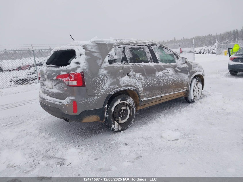 5XYKTCA64FG589402 2015 KIA SORENTO photo no. 4