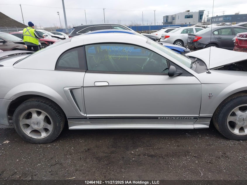 2000 Ford Mustang VIN: 1FAFP4044YF282304 Lot: 12464162X