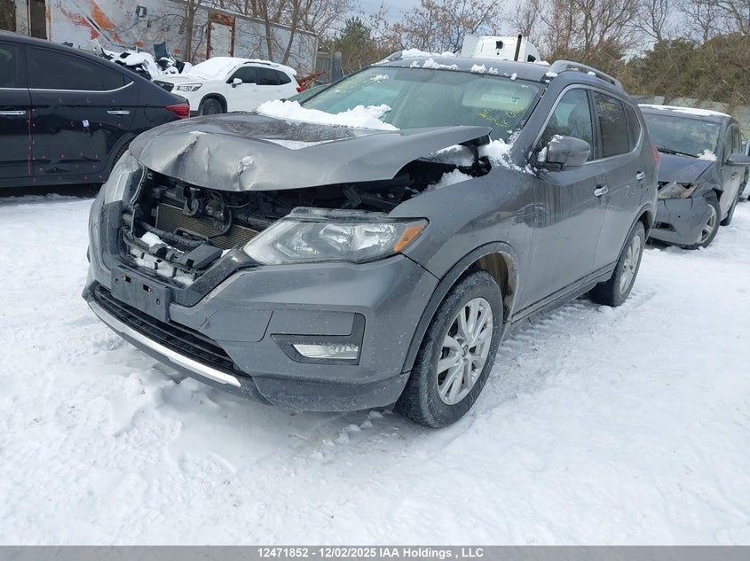 5N1AT2MT7HC740372 2017 NISSAN ROGUE photo no. 2