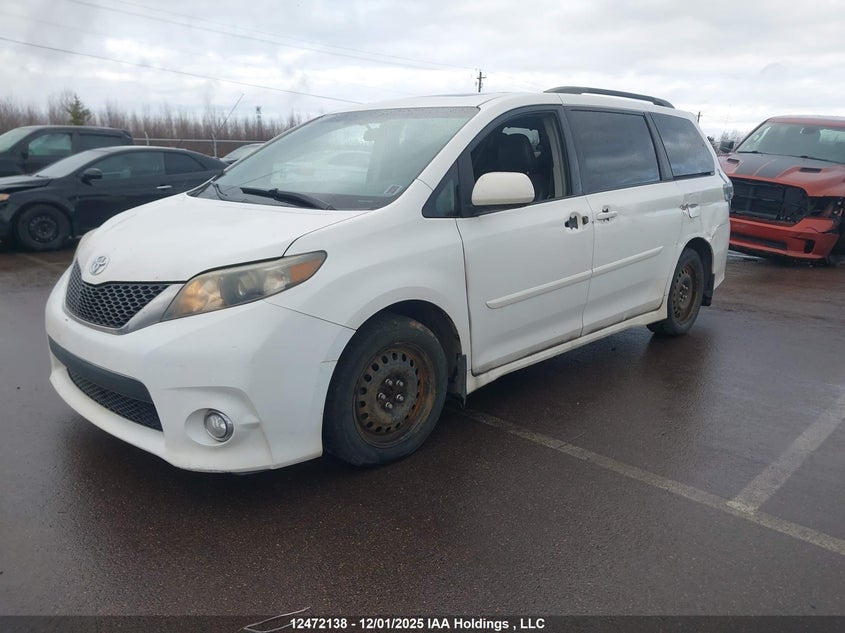5TDXK3DC2CS257550 2012 TOYOTA SIENNA photo no. 2