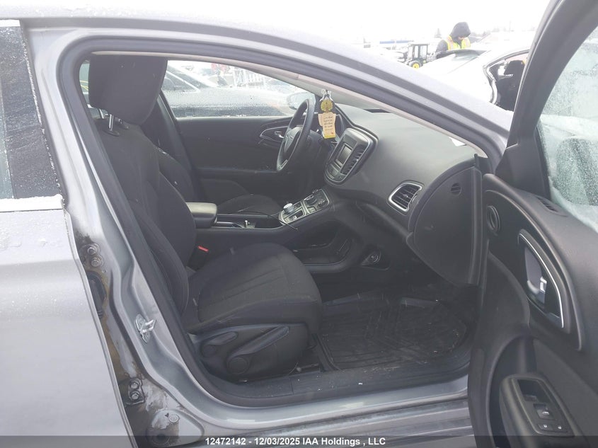 1C3CCCFB0FN625724 2015 CHRYSLER 200 photo no. 5