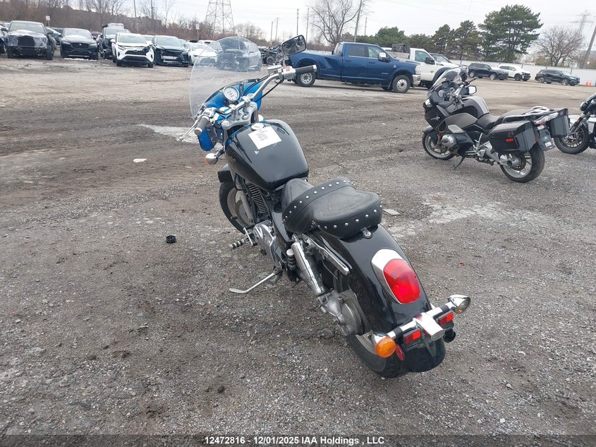 1HFSC43262A200114 2002 HONDA VT photo no. 3